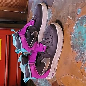 2019. Nike Air Force 1 mids. 6.5 Youth.  Straps not laces. Worn Twice.